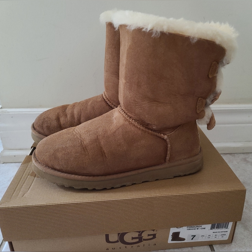 UGG Australia Women's Bailey Bow Corduroy Brown Boots 7